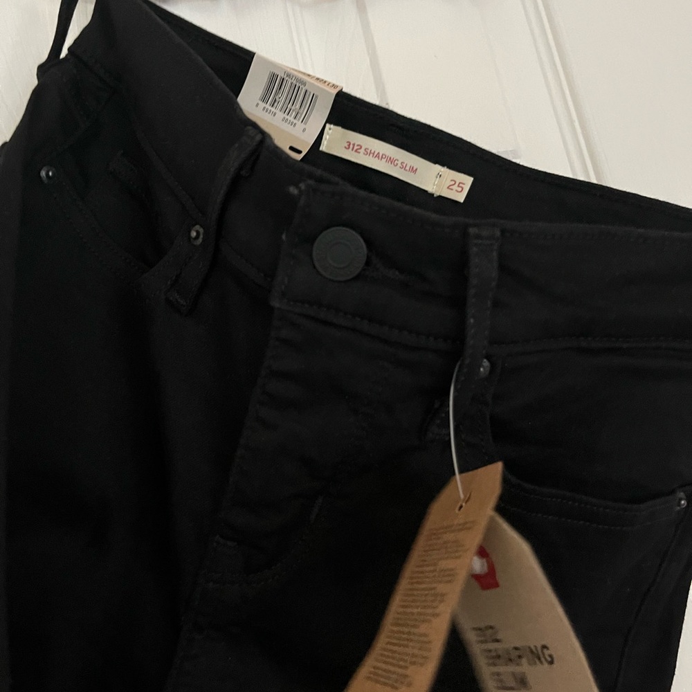 NWT Levi’s 312 Shaping Slim Jeans